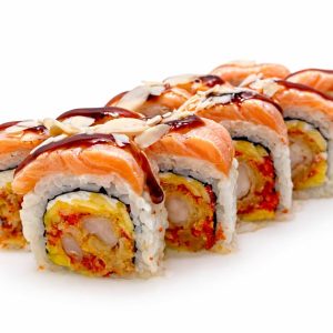 CALIFORNIA PREMIUM ( nori, ryz, serek Philadelphia, krewetka tempura, mango, tobikko Red, losos, sos sweet majo, migdat) Cena: 67 zt