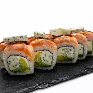 PLONACY LAZUR 10 szt ( nori, ryz, serek Philadelphia, ogórek, ser blekitny, awokado, losos, sos unagi) Cena: 75 zł.